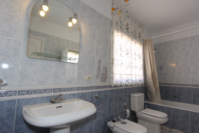 Back to the small photos? Click here...